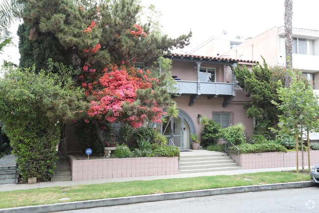 Photo - 152 S Maple Dr Apartments