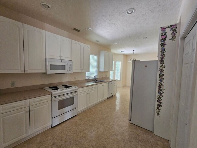 413 Cypress Dr