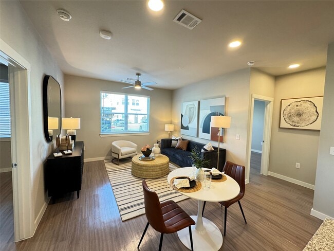 Building Photo - 11918 Clay Rd Unit 217 Rental