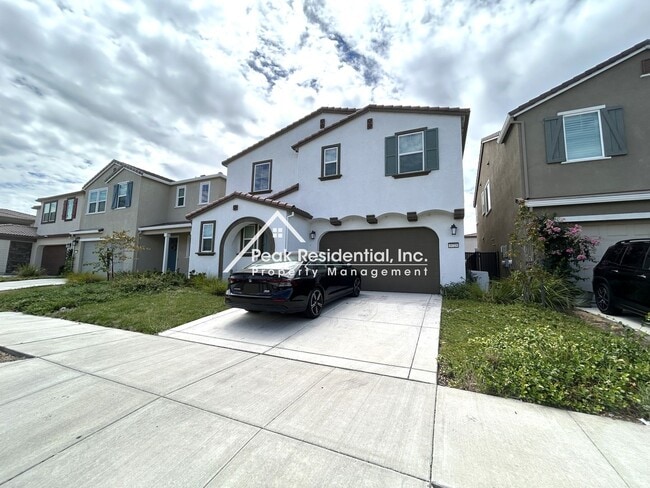 Photo - Beautiful 4 bedroom 3.5 bathroom home
