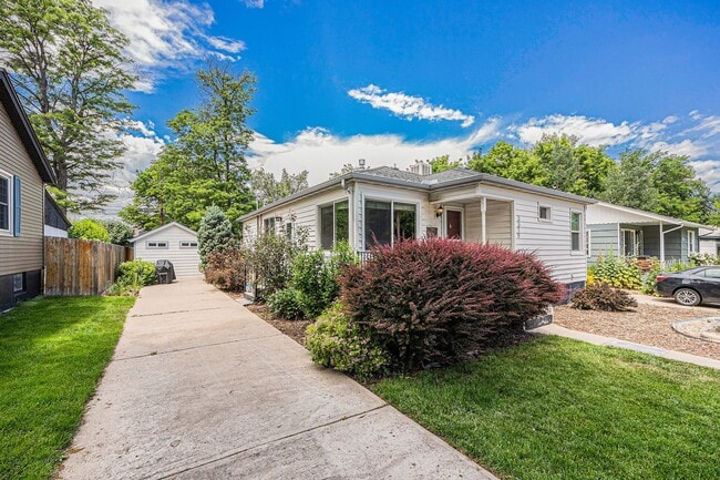 Building Photo - FURNISHED, Spacious 3 bedroom home in the heart of University!