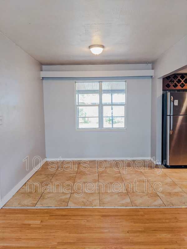 Photo - 6900-6916 16th St N