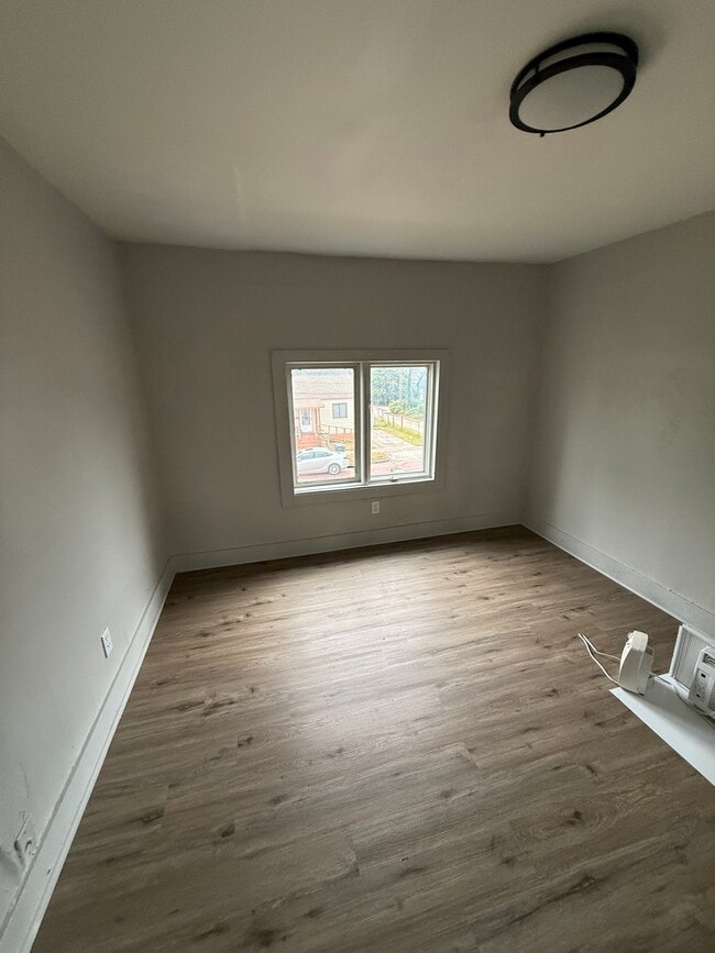 Photo - 109 S Maple St Unidad 4