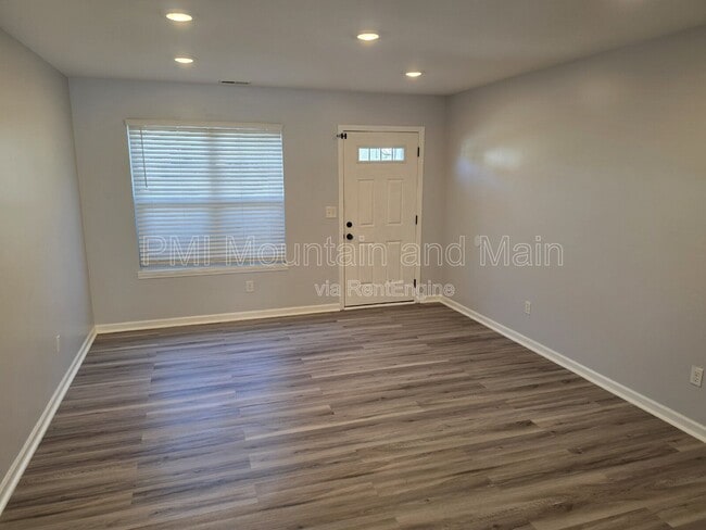 Photo - 25 Barnett Shoals Dr