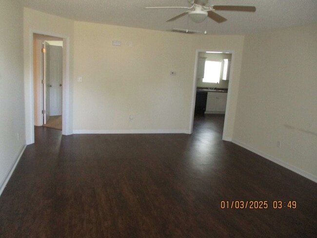 Photo - 207 Glade Ln