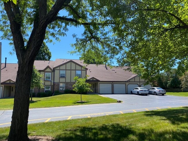 Building Photo - 1075 Auburn Ln Unit 1075