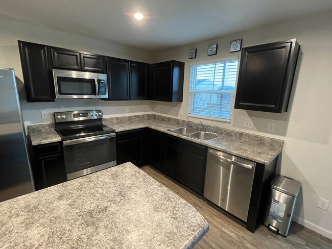 Photo - Room in House on Bent Willow Dr