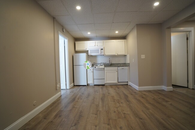 Building Photo - 50 Park Vale Ave Rental