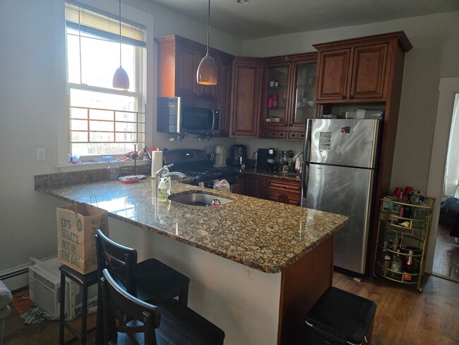 Building Photo - NO BROKER FEE!!!   MISSION HILL 5 BED/2 BATH WITH IN-UNIT LAUNDRY!!