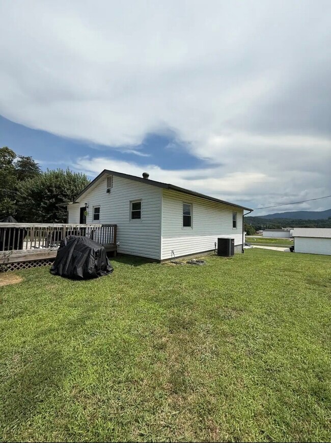 Photo - 4066 Crossmill Ln