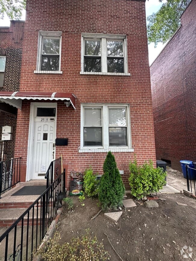 Building Photo - 25-15 34th Ave Unit 1 Rental