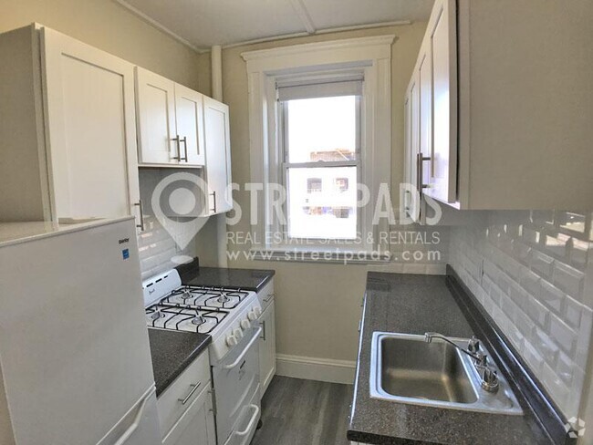 Building Photo - bedroom in Boston MA 02215 Rental