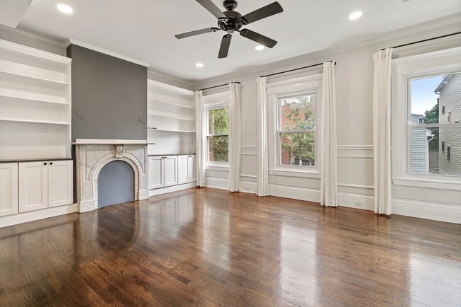 Building Photo - 110 Elm St Unit 2