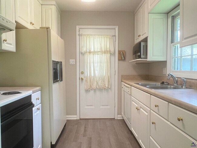 Photo - 104 Merlin St