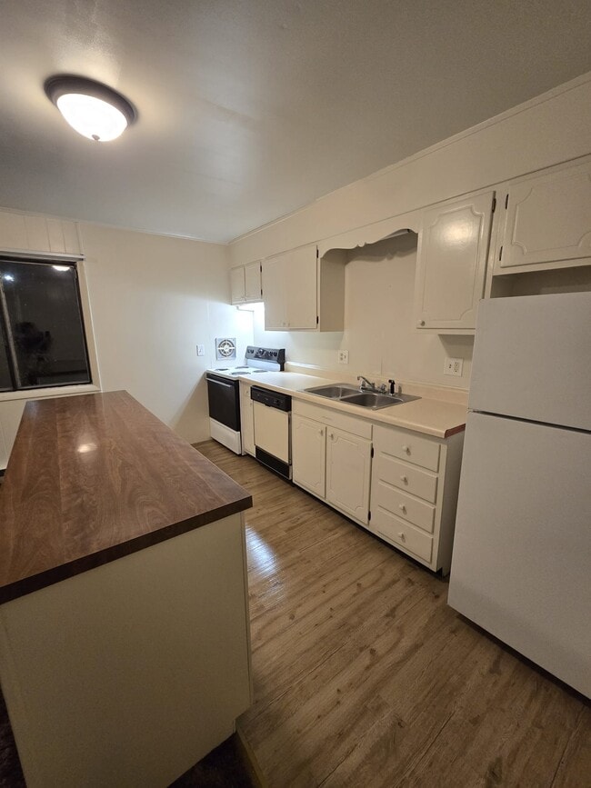 Photo - 520 Willow St