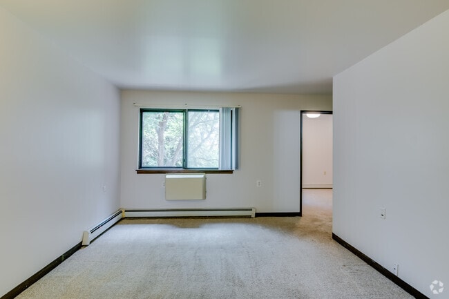 1 BR, 1 BA - 574SF - Living Room - Grant Park Square Apartments