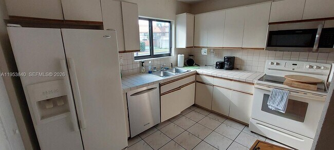 Photo - 19525 Cypress Ct E