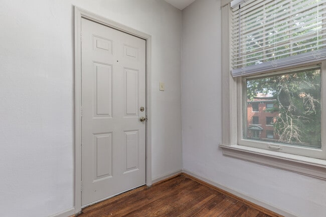 Photo - 6042 Kingsbury Ave