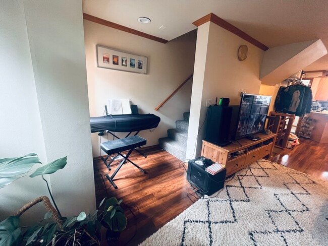 Photo - 933 N 105th St