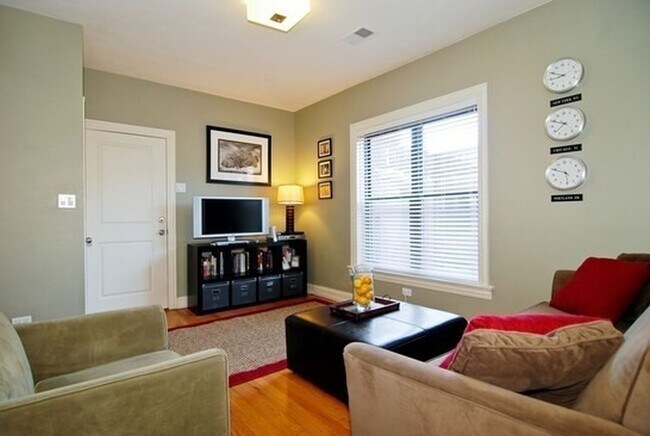 Photo - 903 W Cornelia Ave Unit 3N