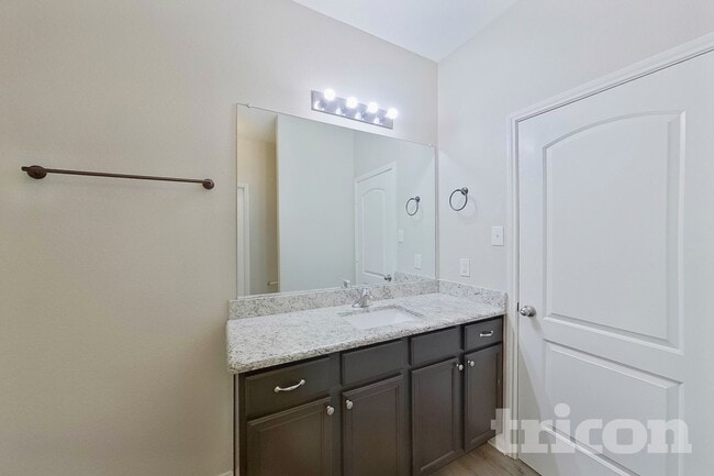 Photo - 2108 Barrow St