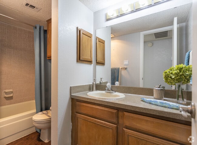 1BR 1BA - 662 SF - The Clusters