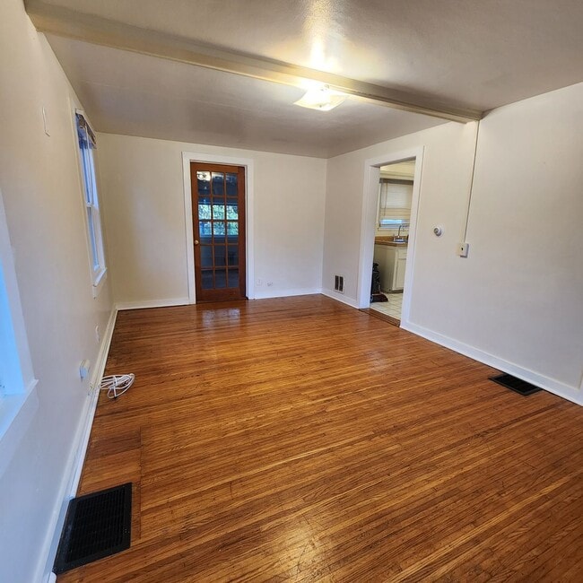 Photo - Cute 2/3 Bedroom Single Family House Avail...