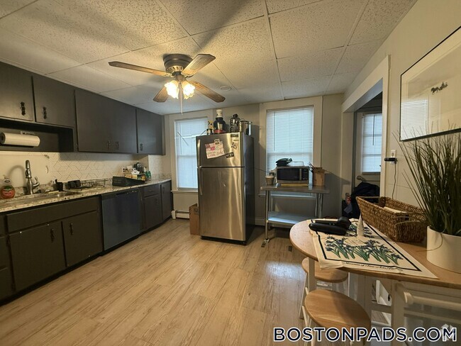 Building Photo - 20 Trenton St Rental