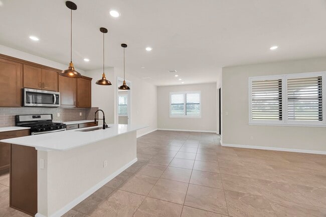 Photo - 680 SE Villandry Way