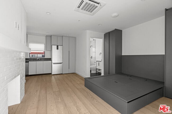 Building Photo - 1325 Cabrillo Ave Unit 7 Rental