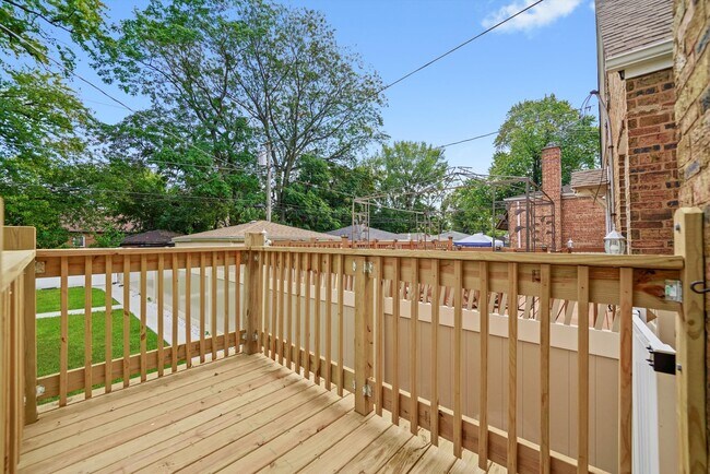 Photo - 14213 S Dearborn St