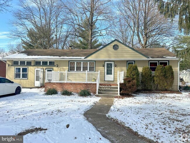 Building Photo - 710 Kenilworth Ave Rental