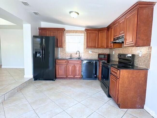 Building Photo - 3250 NW 2nd St Rental