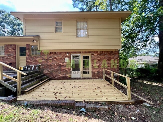Photo - 300 Lydgate Dr