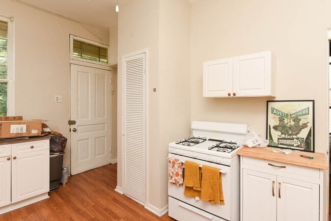 Photo - 2031 W Moffat St Unit 4