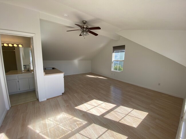 Photo - 575 Mural Ln