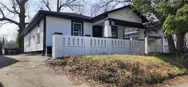 Photo - 884 Thurmond St NW