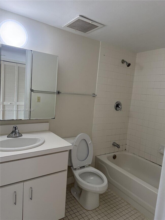 Photo - 5703 SW 72nd St Unit 5777