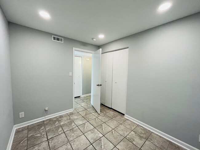 Photo - CHARMING CONDO IN STAFFORD!