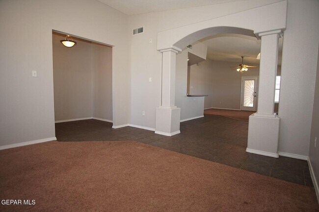 Photo - 10002 Cross St