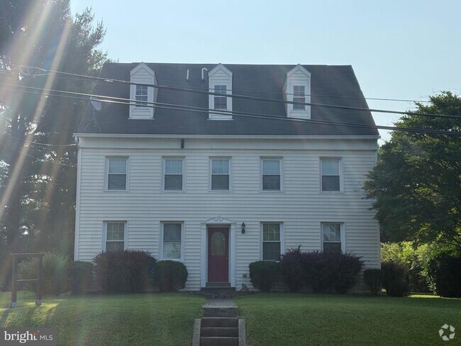 Building Photo - 116 Hanover Pike Rental
