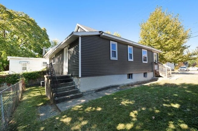 Photo - 814 Crosby St NW