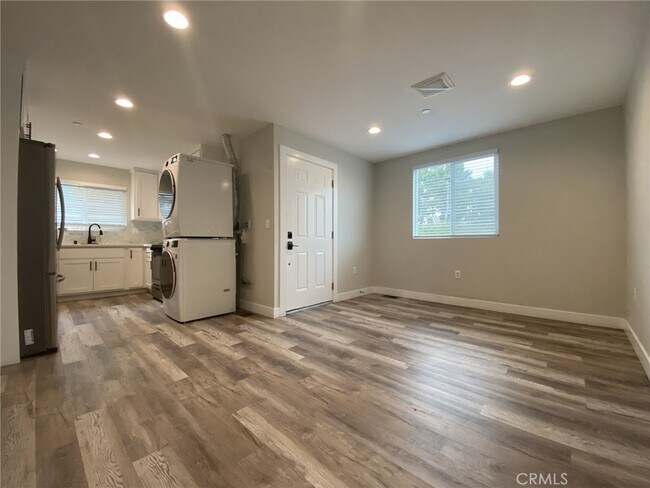 Photo - 1033 N Cummings St