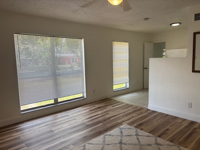 Photo - 653 5th Pl SW