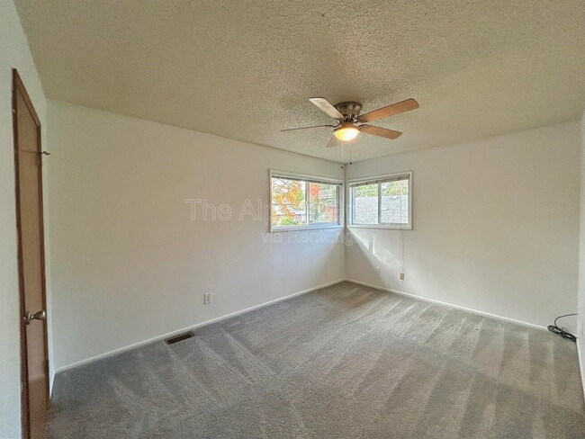 Photo - 6080 SW Valley Ave