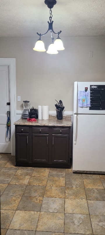 Photo - 933 W 9th St
