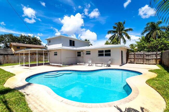 Photo - 242 SW 9th St