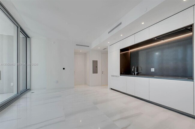 Building Photo - 300 Biscayne Blvd Way Unit 3008W