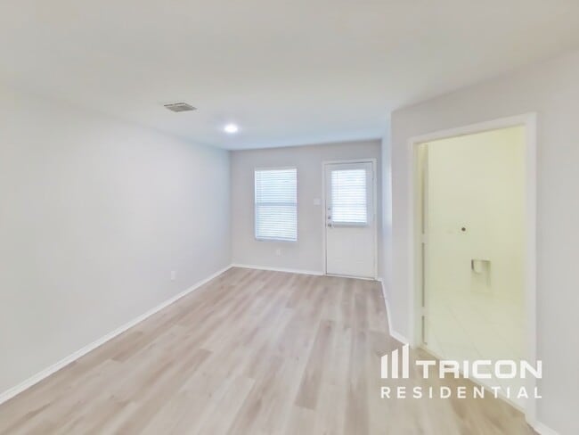 Photo - 439 Eisenhower Ln