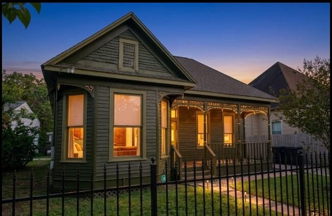 Building Photo - 1518 Freeman St